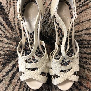 Jessica Simpson Off white reptile sandal 7.5